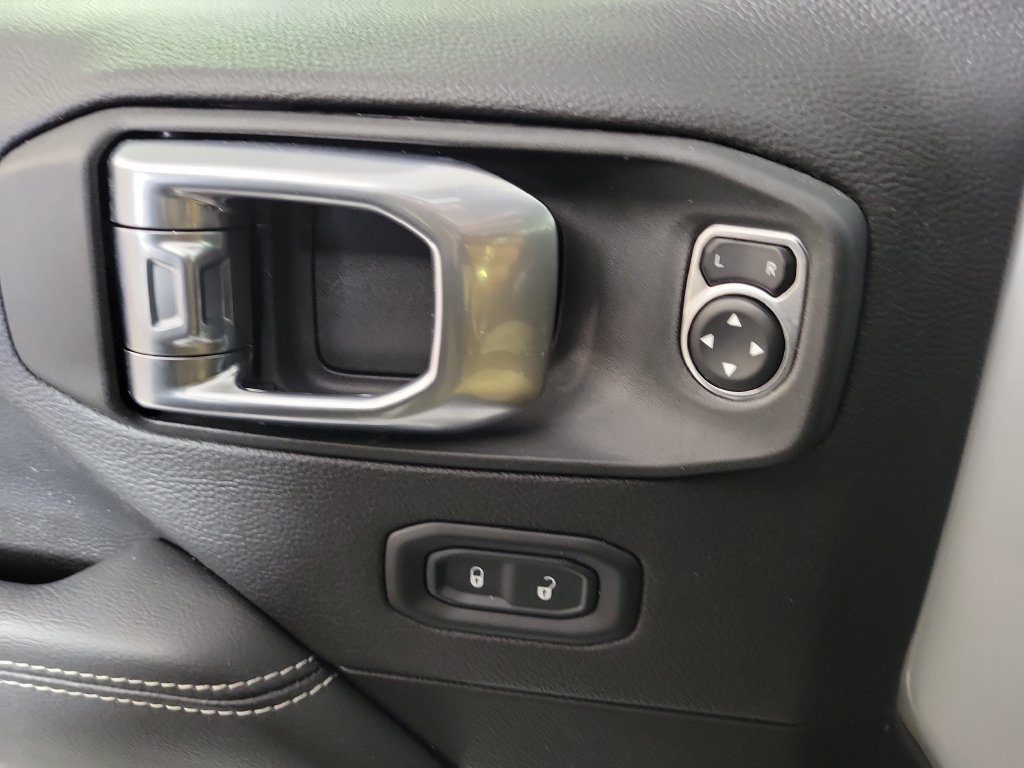 Used 2023 Jeep Wrangler Unlimited Sahara AWD/4WD image 16