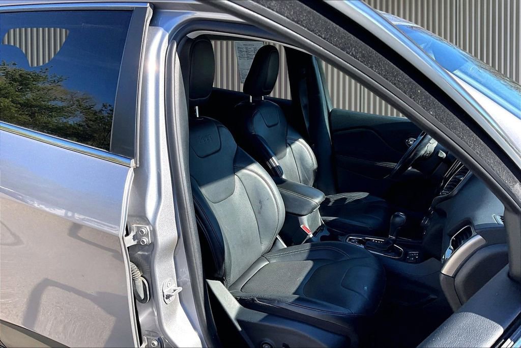 Used 2020 Jeep Cherokee Limited image 8