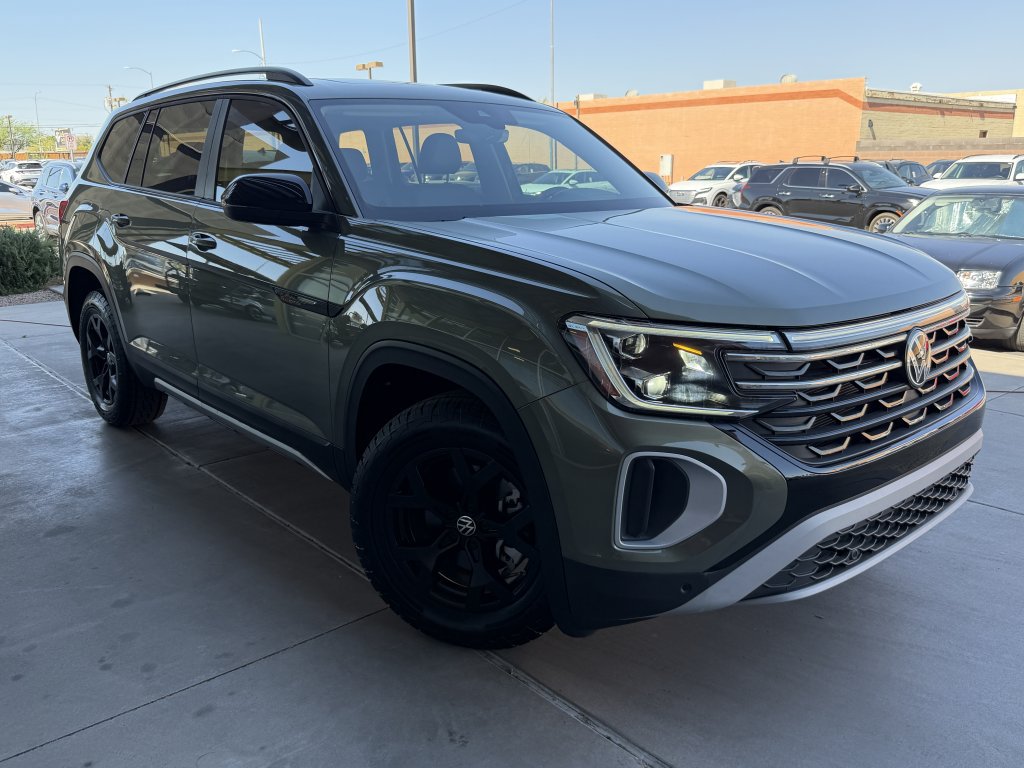 Used 2024 Volkswagen Atlas Peak Edition SEL AWD/4WD image 6