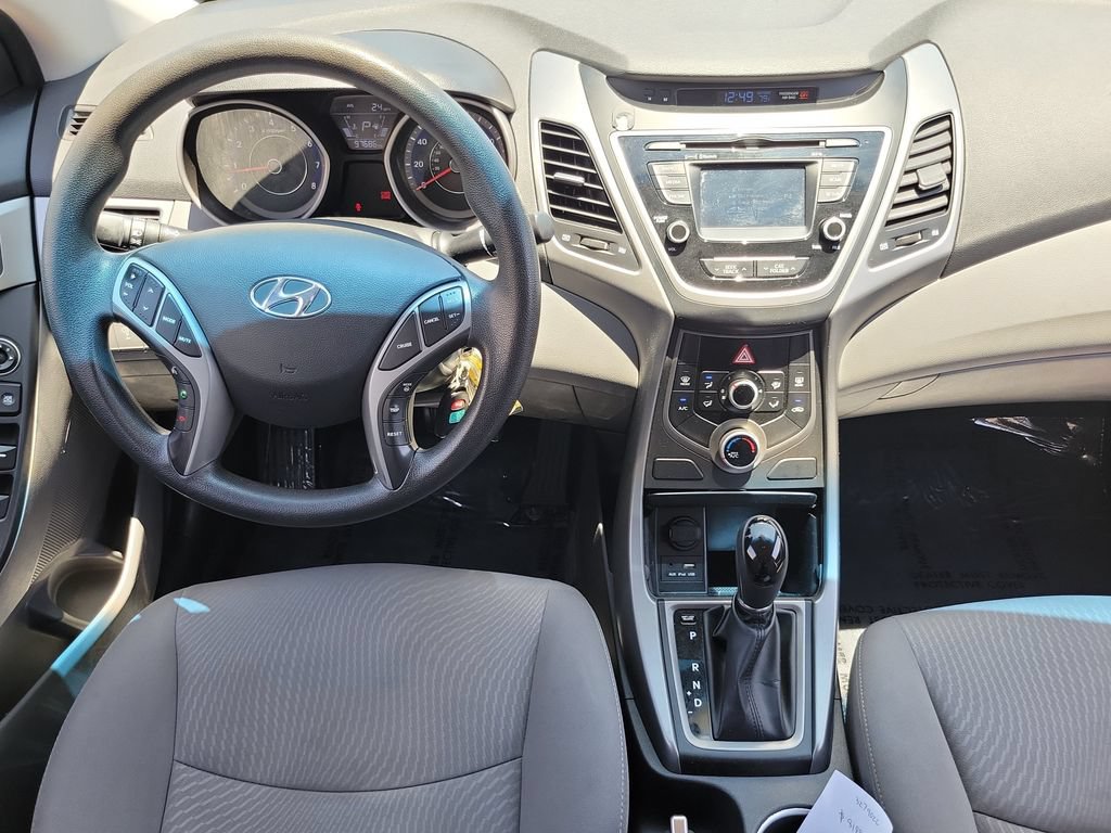 Used 2015 Hyundai Elantra SE w/ Option Group 02 FWD image 10