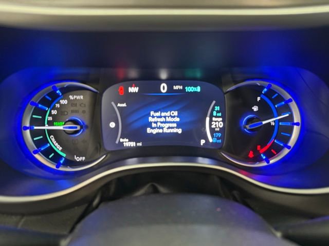 Used 2024 Chrysler Pacifica Select image 9