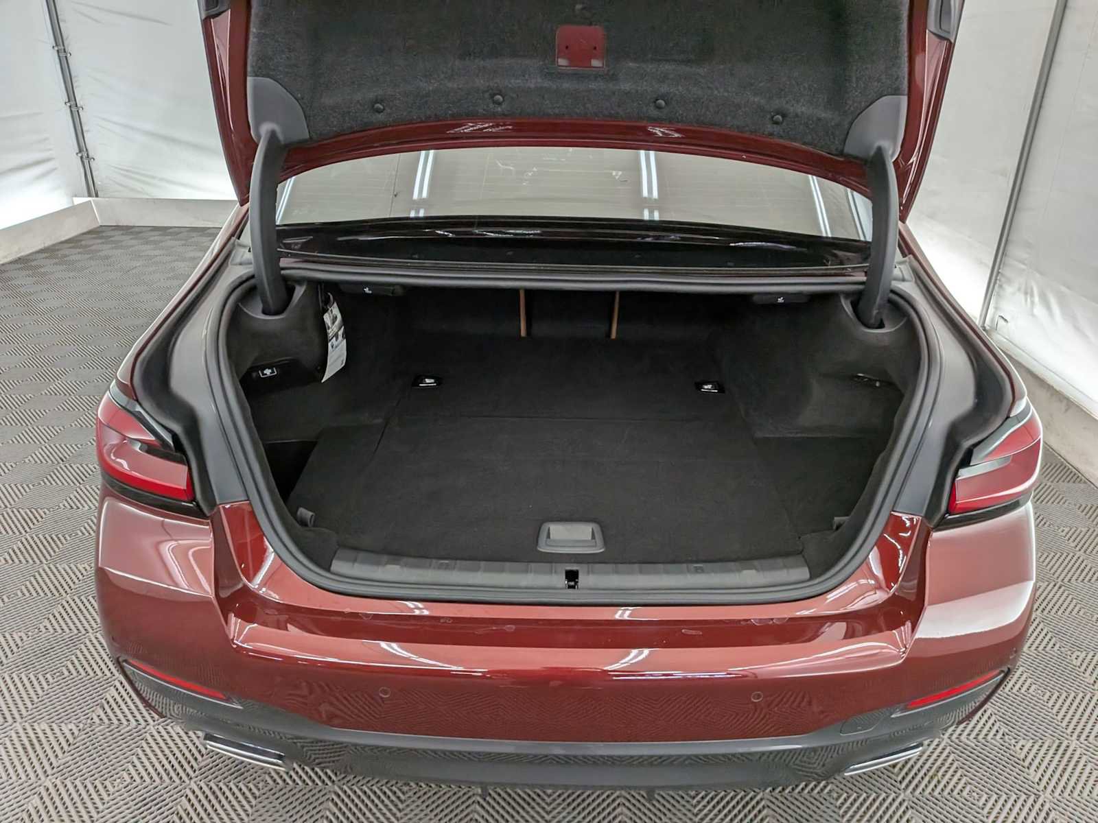 Used 2023 BMW 530e w/ M Sport Package image 34