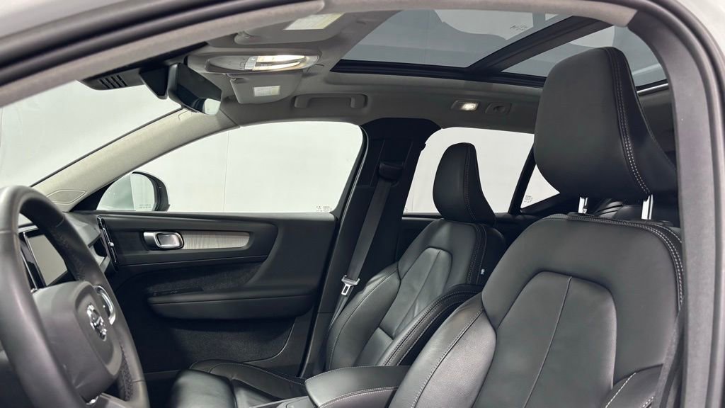 Certified 2023 Volvo XC40 B5 Plus w/ Climate Package AWD/4WD image 13