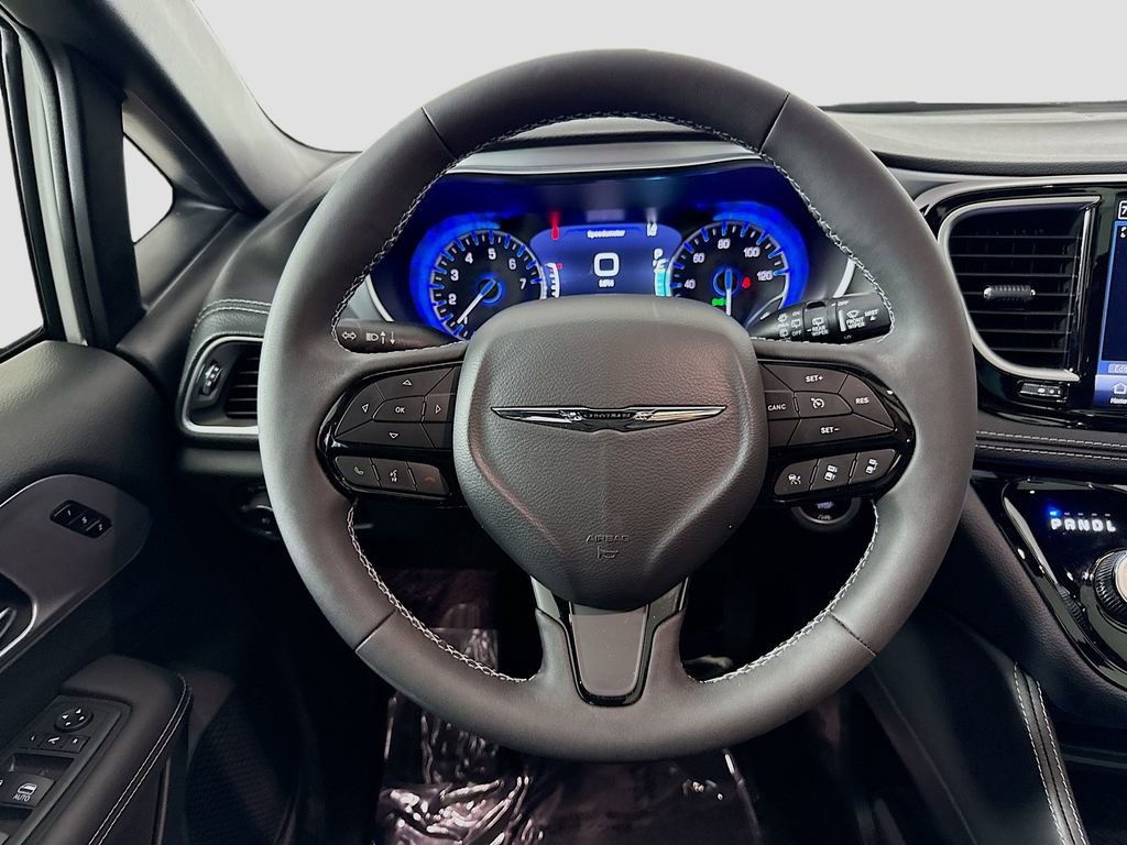 Used 2026 Chrysler Pacifica Limited w/ S Appearance Package image 11