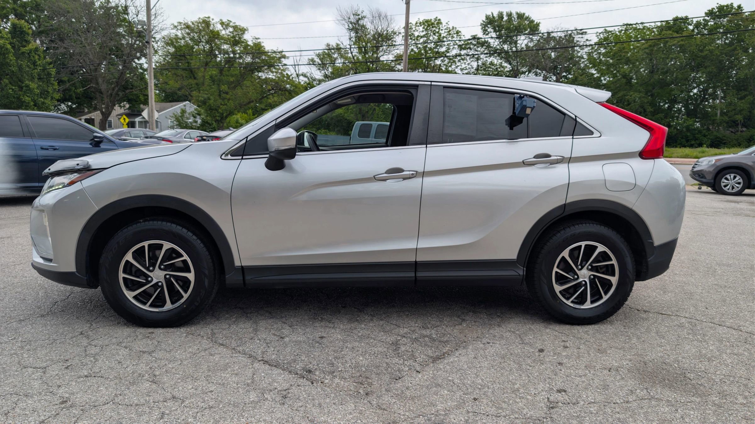 Used 2020 Mitsubishi Eclipse Cross ES FWD image 2