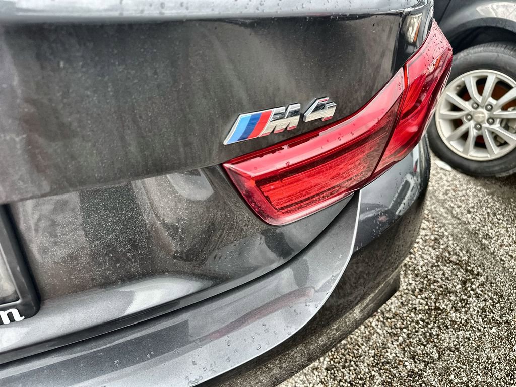 Used 2018 BMW M4 Convertible RWD image 9