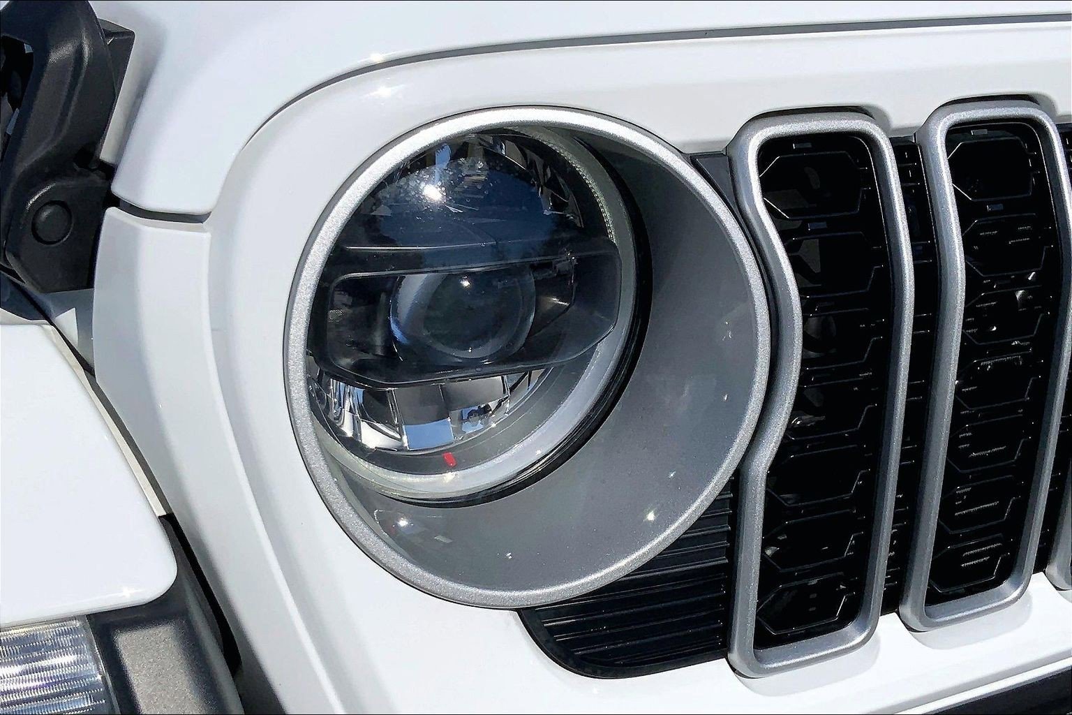 Used 2025 Jeep Wrangler Sahara w/ Safety Group image 24