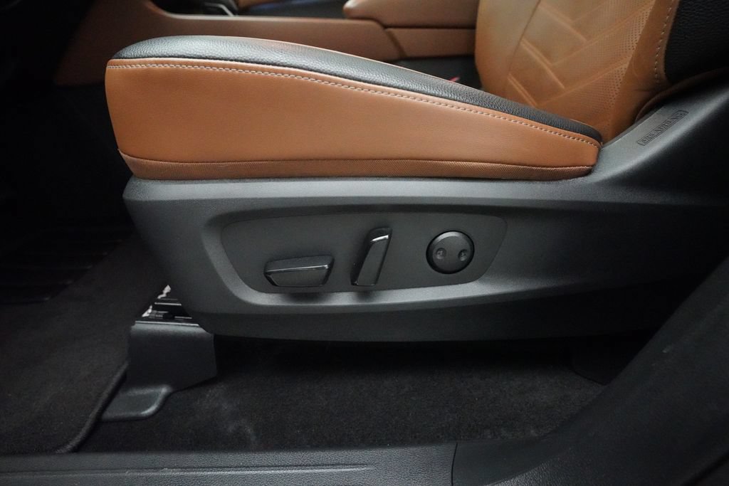 Certified 2025 Nissan Pathfinder Platinum w/ Cargo Package AWD/4WD image 30