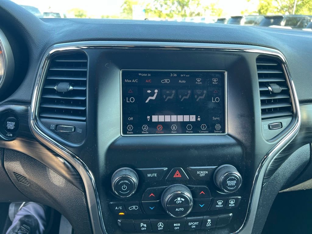 Used 2020 Jeep Grand Cherokee Laredo image 32