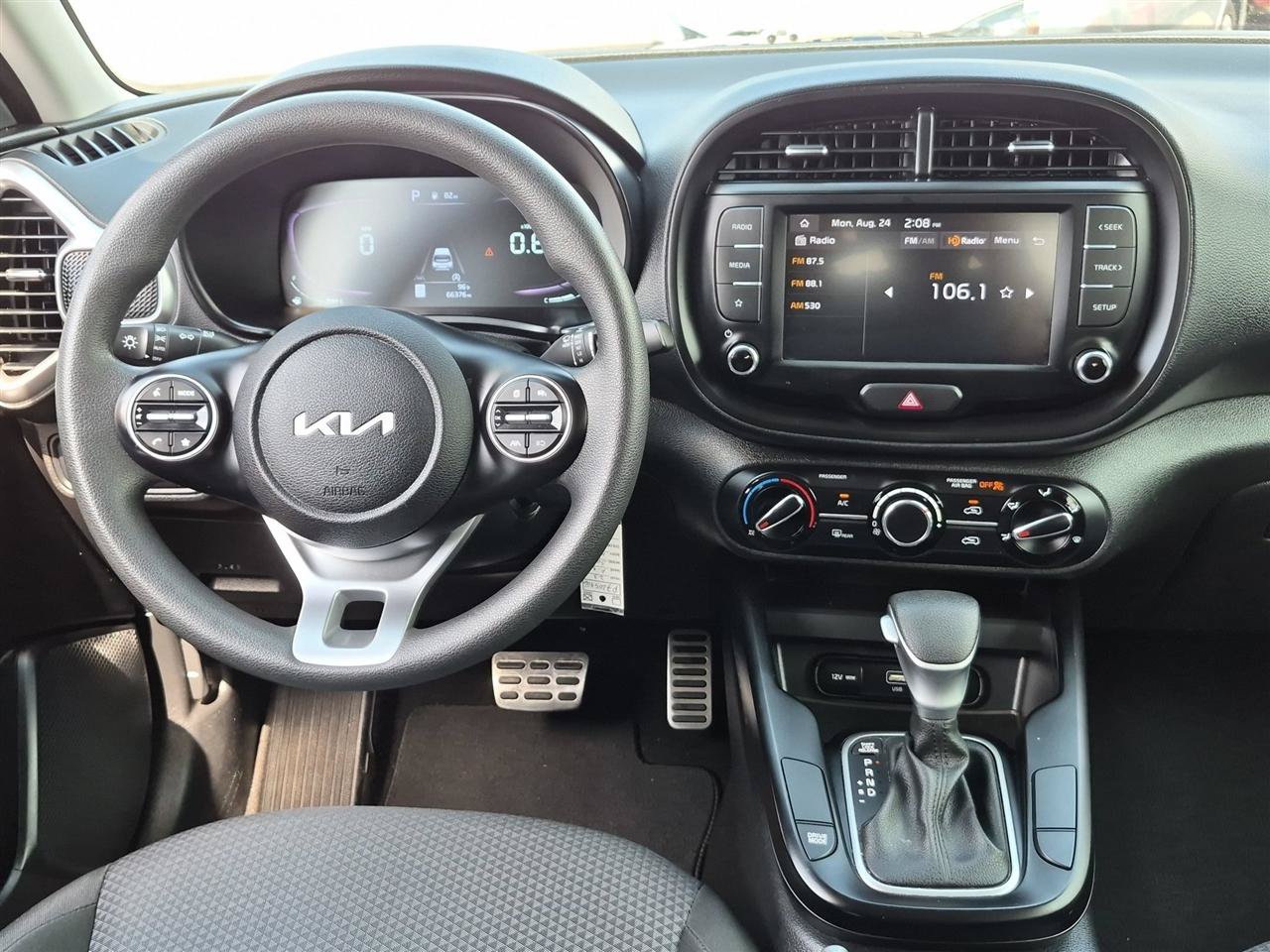 Used 2023 Kia Soul LX w/ LX Technology Package FWD image 29