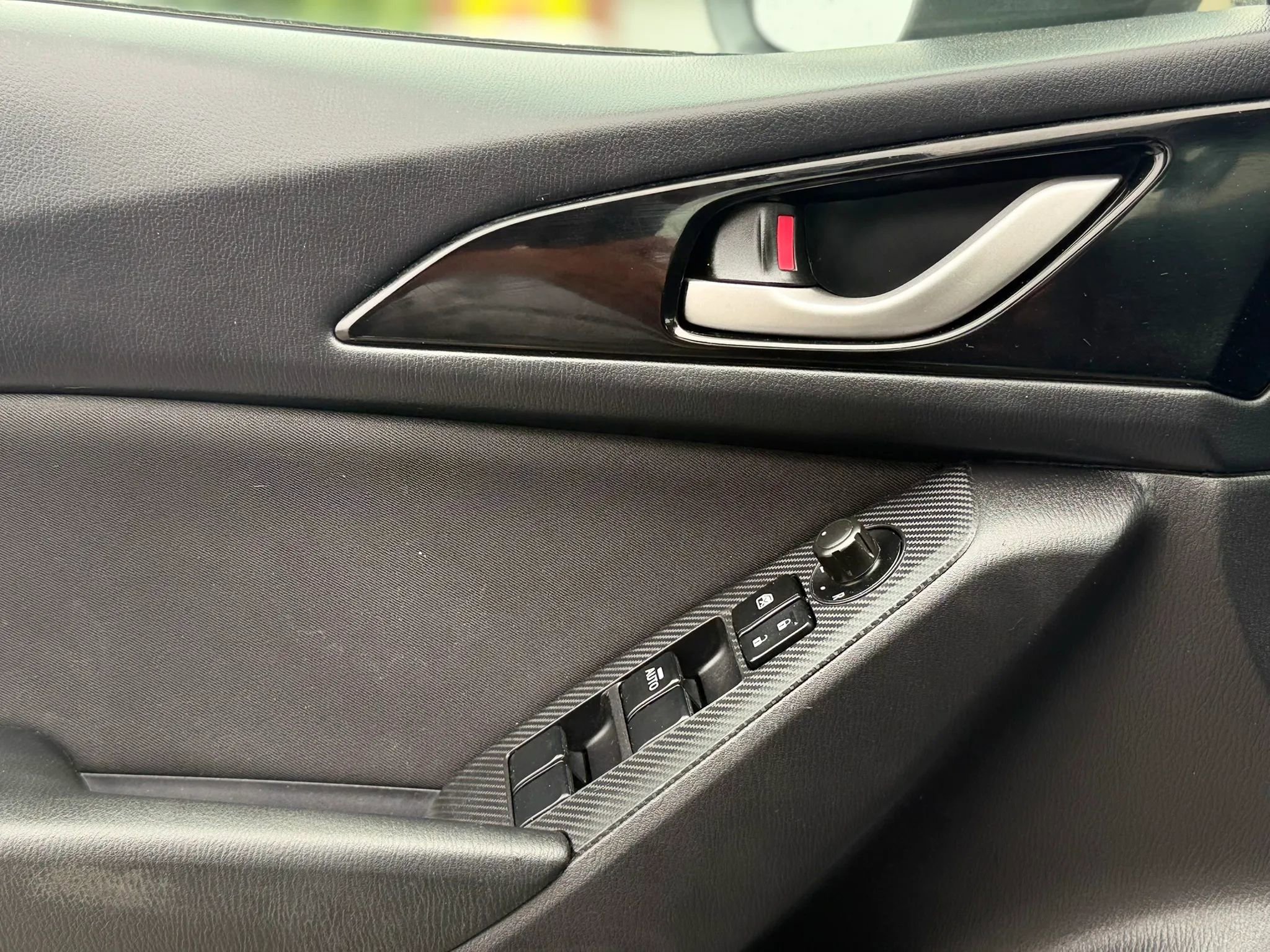 Used 2015 MAZDA MAZDA3 i Touring FWD image 23