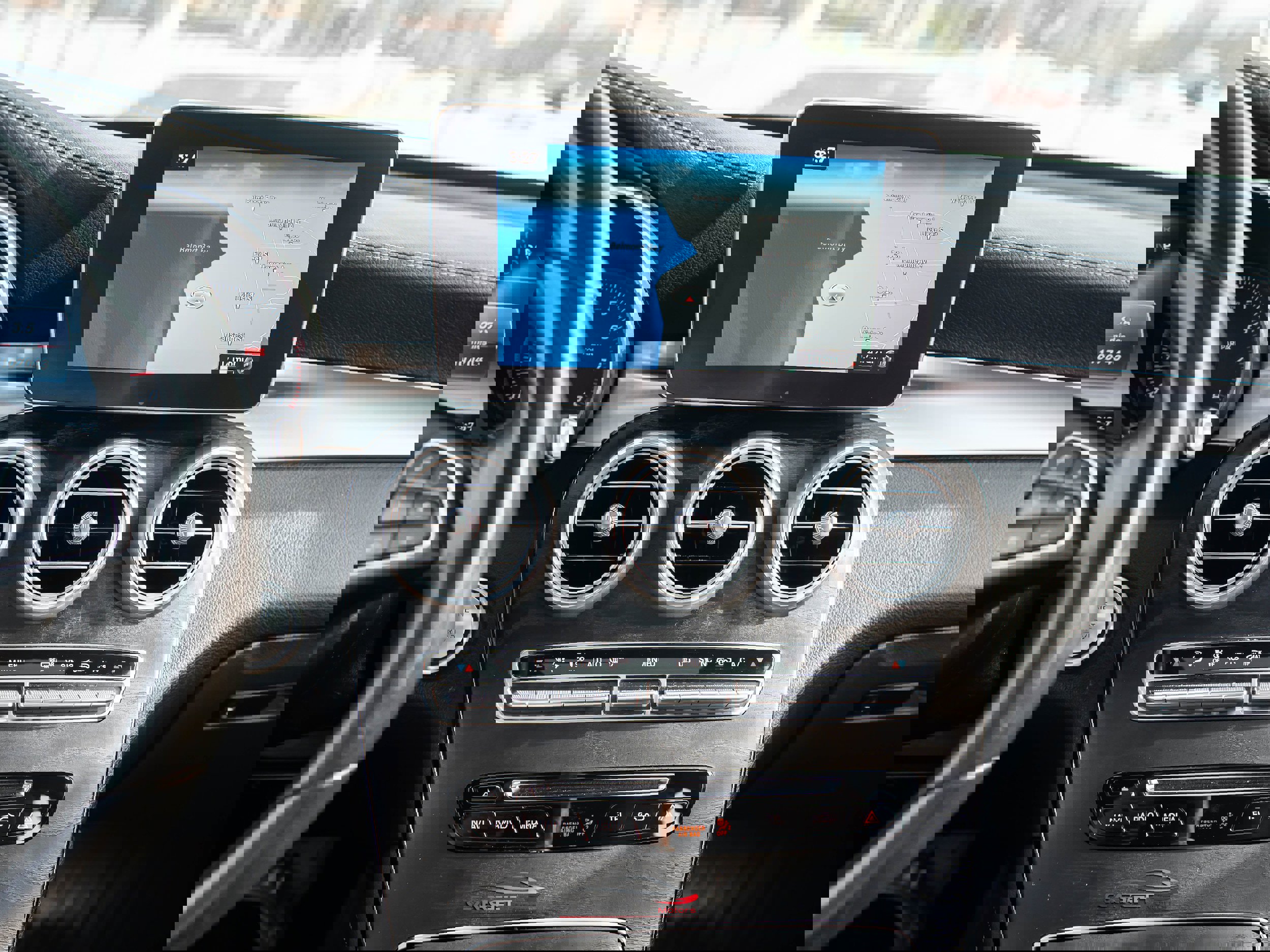 Used 2017 Mercedes-Benz GLC 300 4MATIC image 29