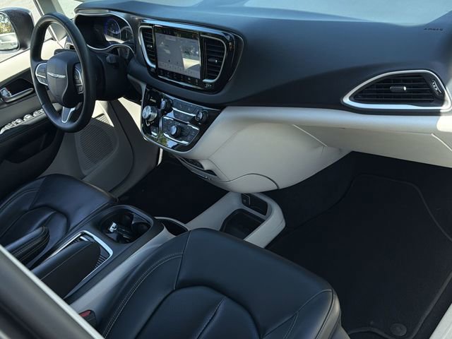 Used 2023 Chrysler Pacifica Touring-L FWD image 33