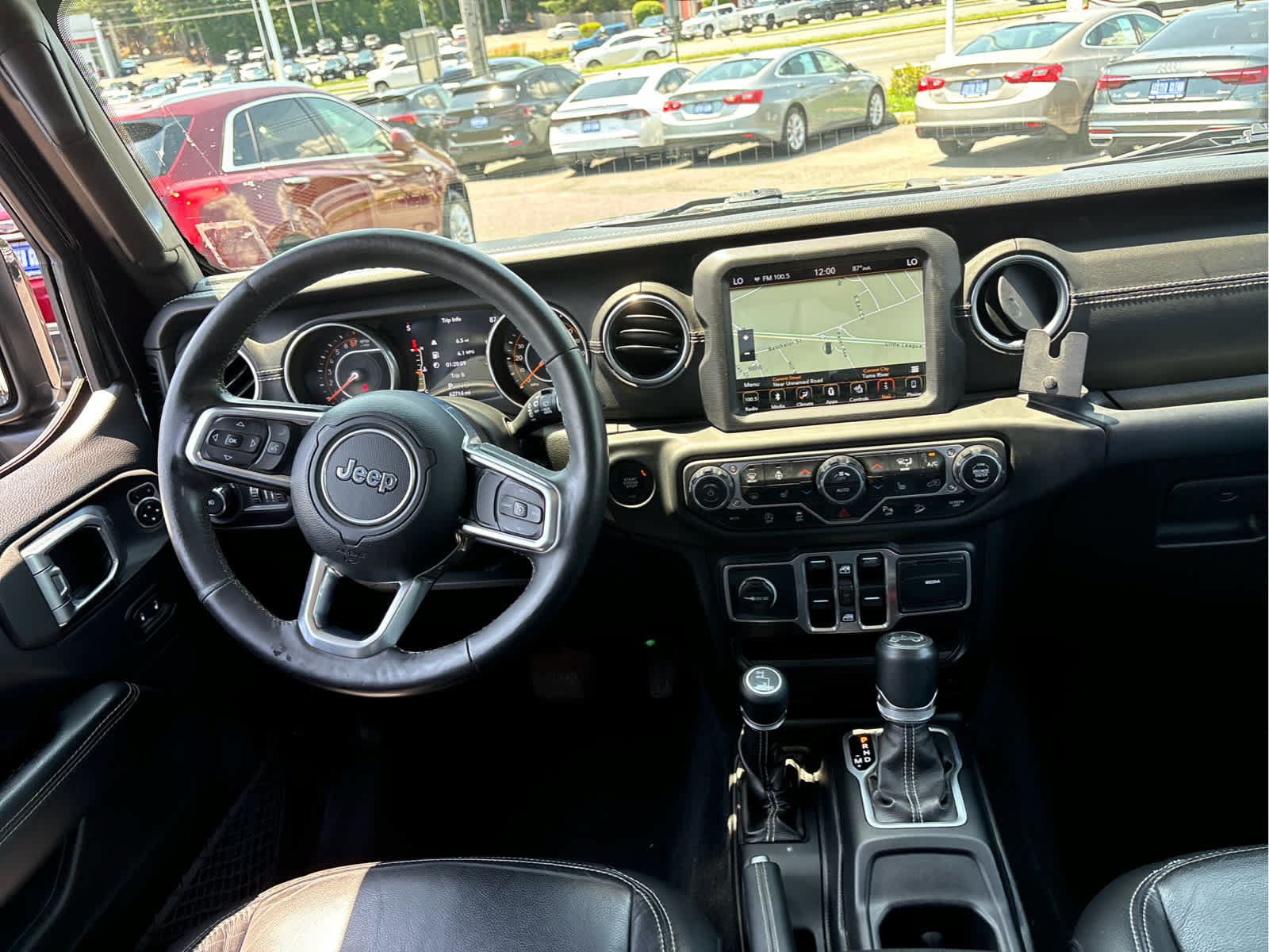 Used 2018 Jeep Wrangler Unlimited Sahara AWD/4WD image 29