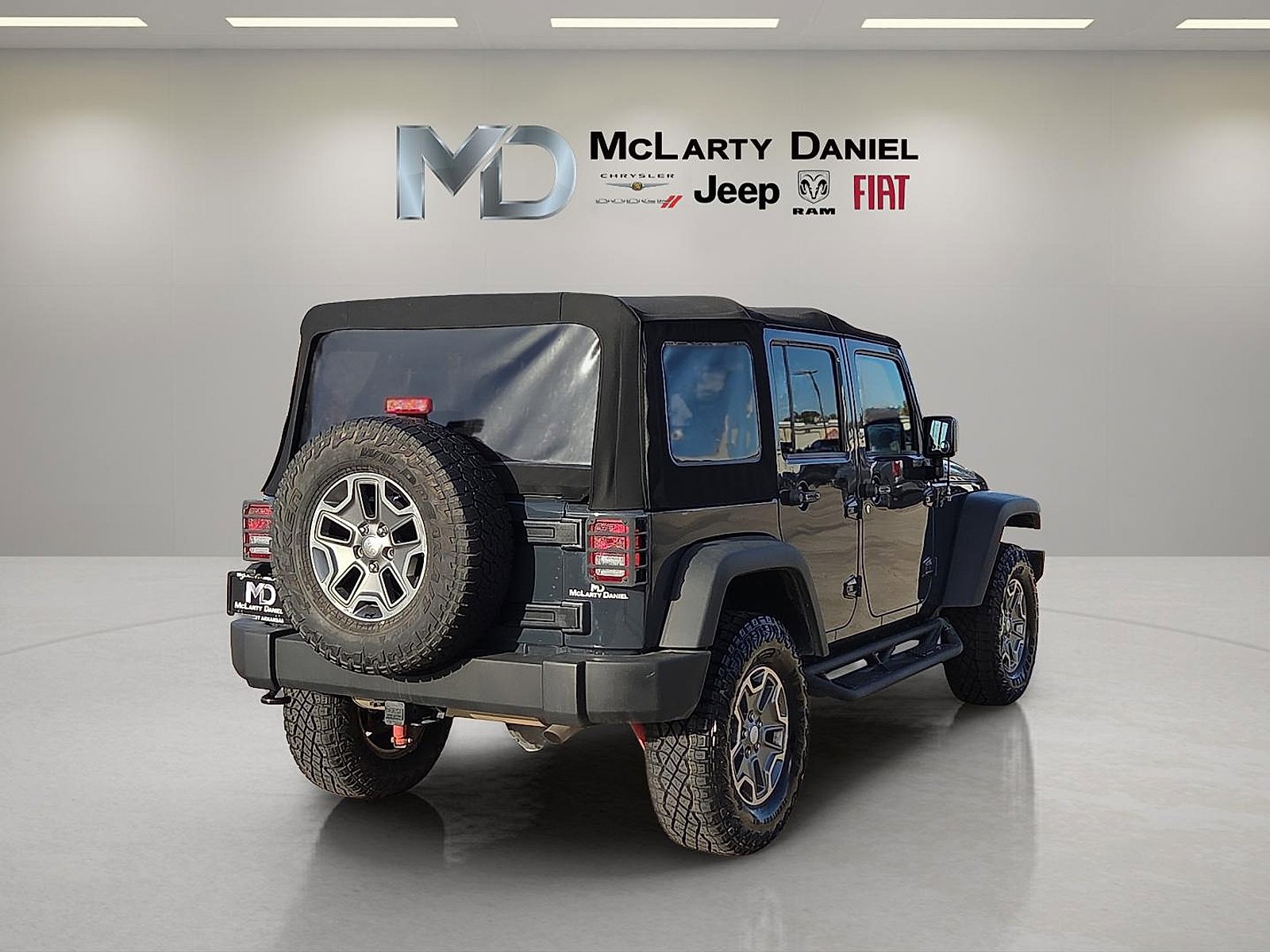 Used 2017 Jeep Wrangler Unlimited Rubicon w/ Connectivity Group image 5