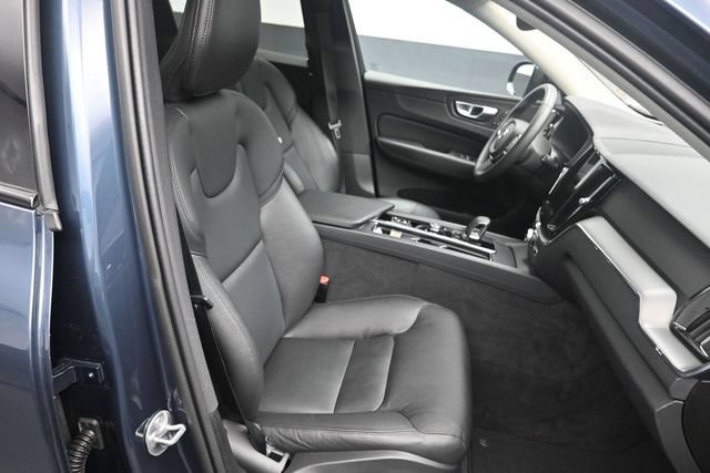 Certified 2024 Volvo XC60 B5 Core AWD/4WD image 29
