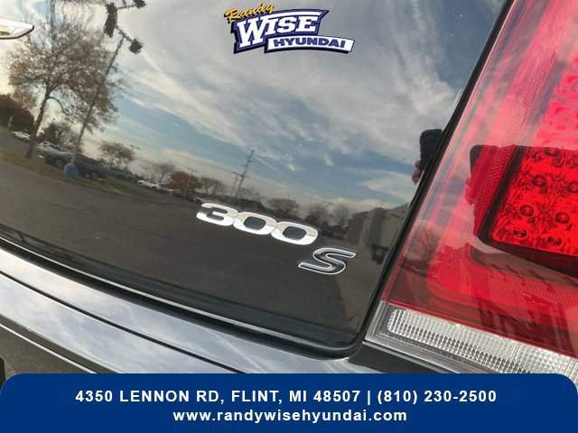 Used 2019 Chrysler 300 S AWD/4WD image 18