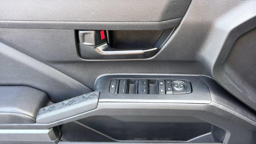 Used 2025 Toyota Tacoma SR5 AWD/4WD image 9