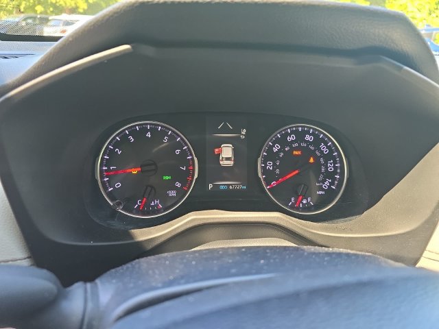 Used 2020 Toyota RAV4 XLE w/ Convenience Package FWD image 17
