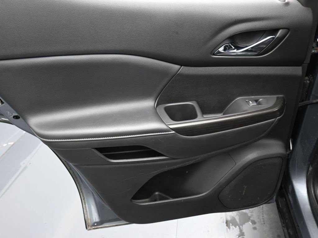 Used 2021 GMC Acadia SLT w/ Elevation Edition image 12