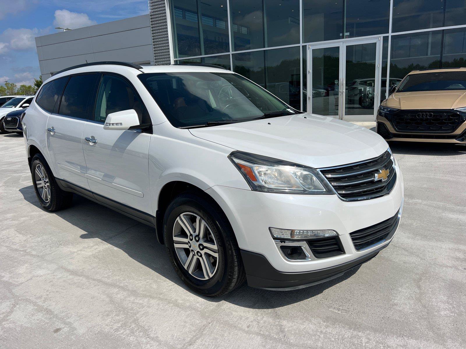 Used 2016 Chevrolet Traverse LT FWD image 3