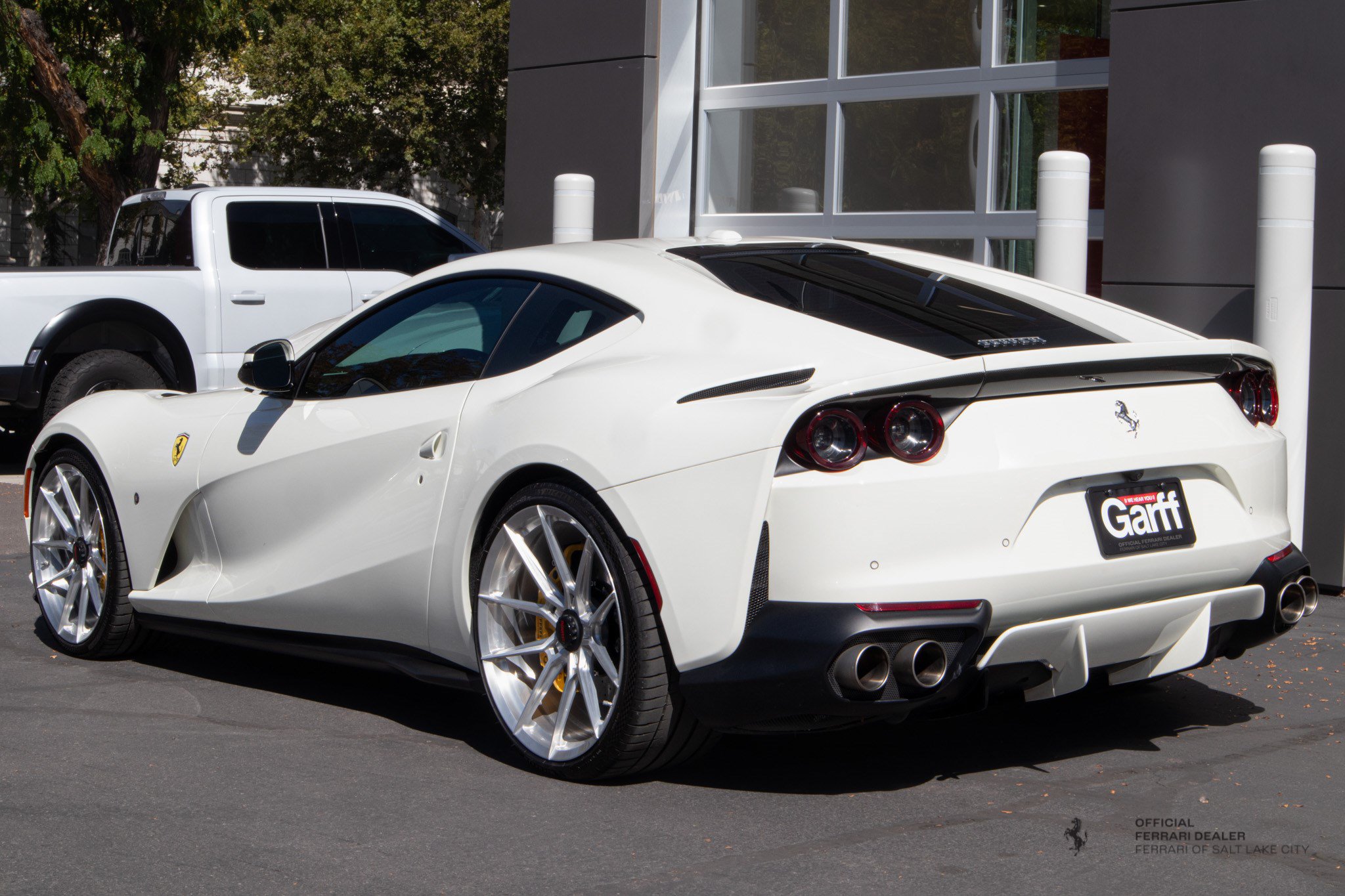Used 2018 Ferrari 812 Superfast RWD image 3