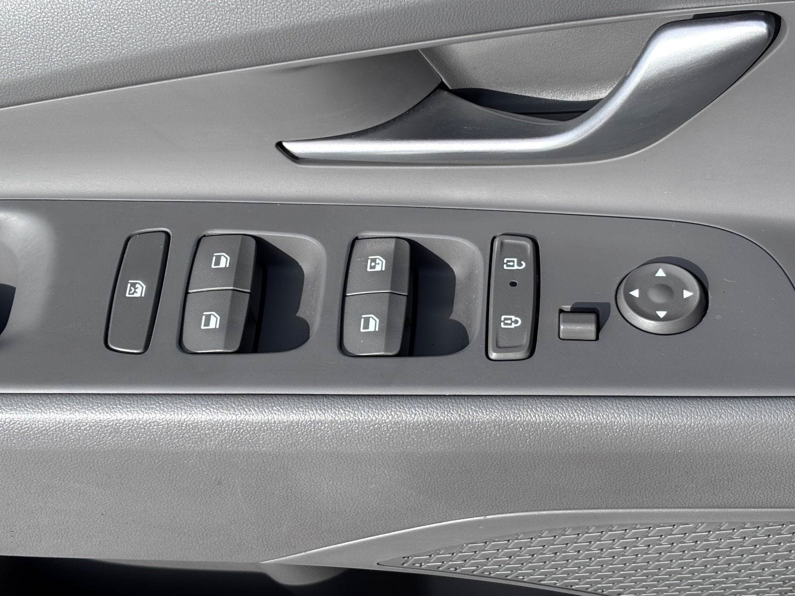 Used 2025 Hyundai Elantra Sport FWD image 21