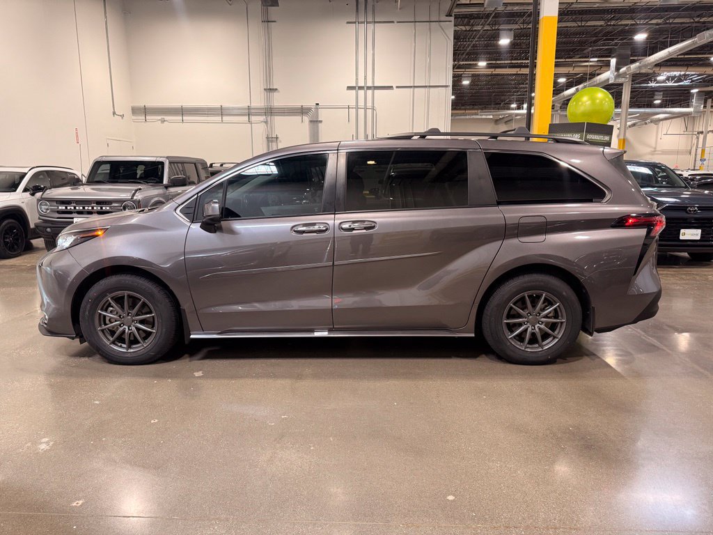 Used 2022 Toyota Sienna XLE FWD image 8