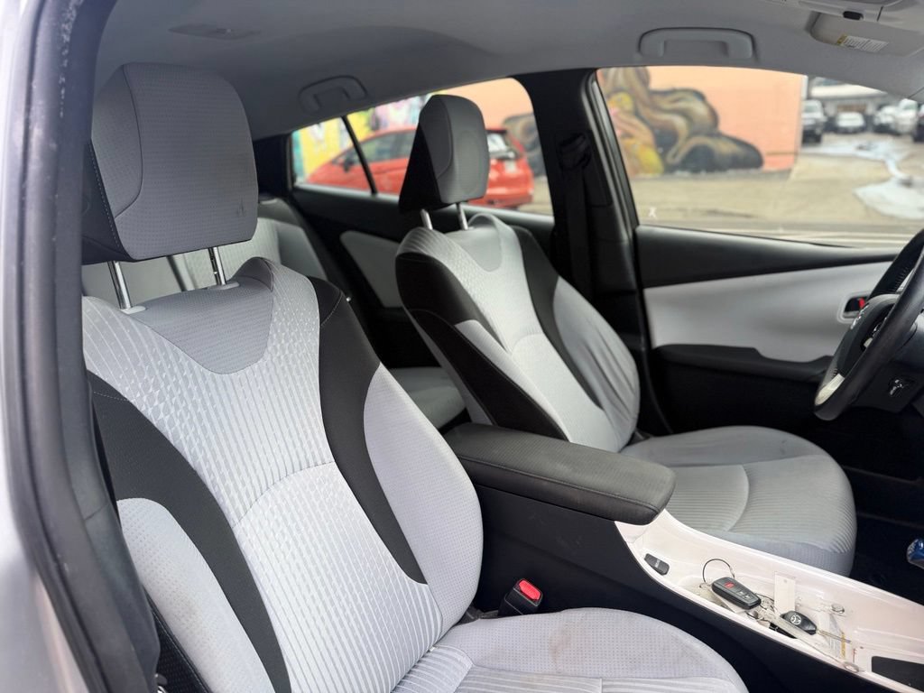 Used 2016 Toyota Prius Two FWD image 11