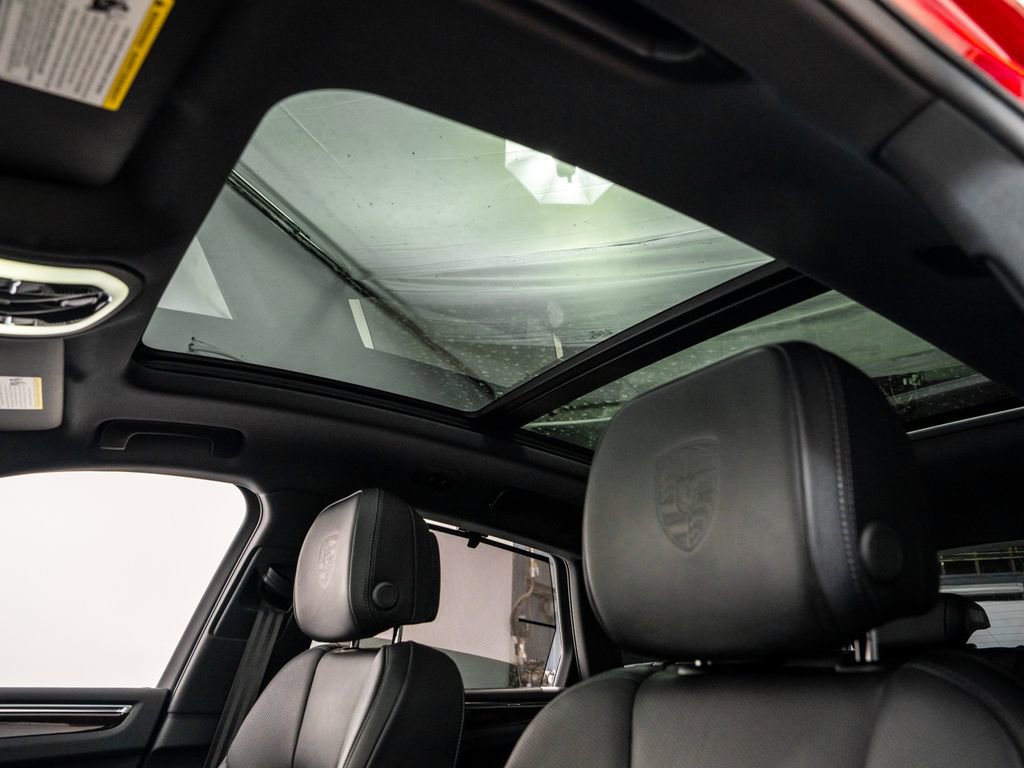 Used 2025 Porsche Macan image 28