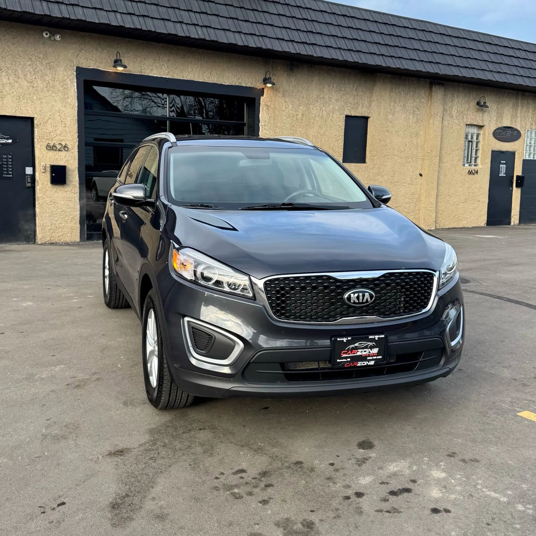 Used 2017 Kia Sorento LX image 3