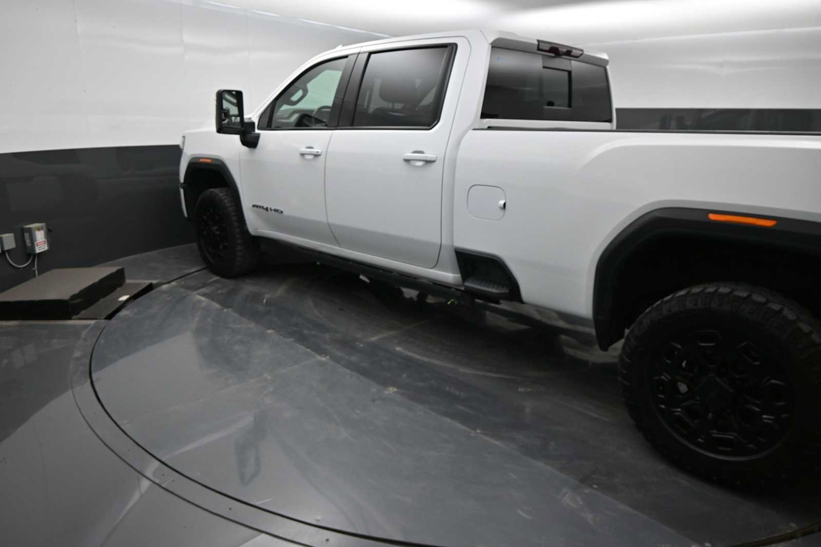 Used 2024 GMC Sierra 2500 AT4 w/ AT4 Premium Plus Package AWD/4WD image 45