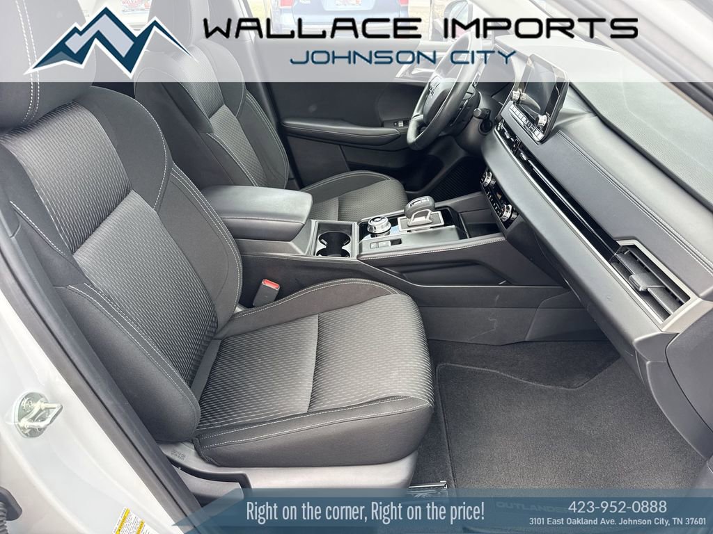 Used 2024 Mitsubishi Outlander ES AWD/4WD image 36