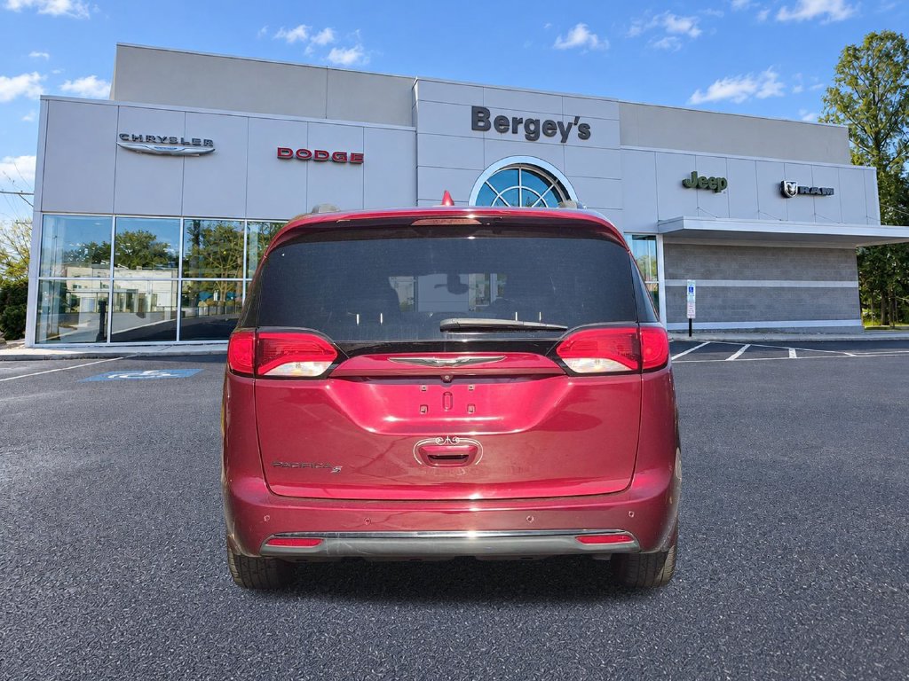 Used 2018 Chrysler Pacifica Touring Plus w/ S Appearance Package FWD image 10