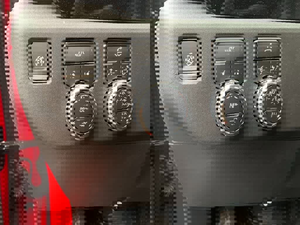 Used 2025 GMC Sierra 1500 Elevation image 16