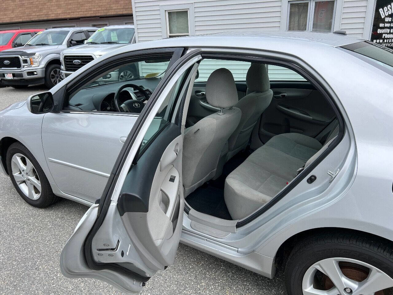 Used 2013 Toyota Corolla LE w/ Premium Pkg image 16