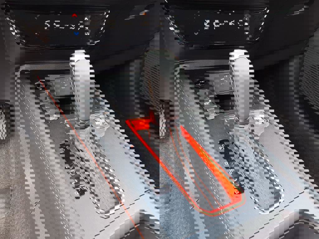 New 2025 Nissan Kicks SR image 9