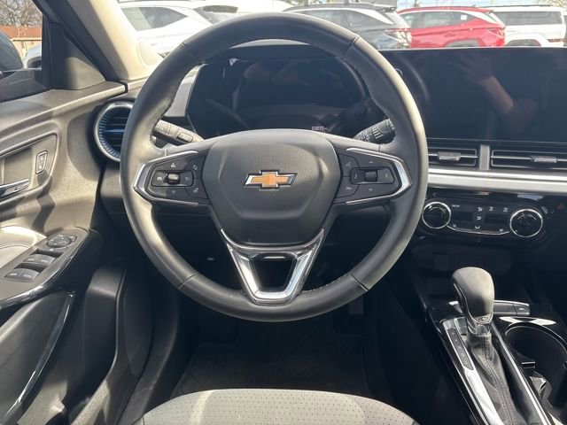 Used 2025 Chevrolet Trax LT w/ Driver Confidence Package image 16