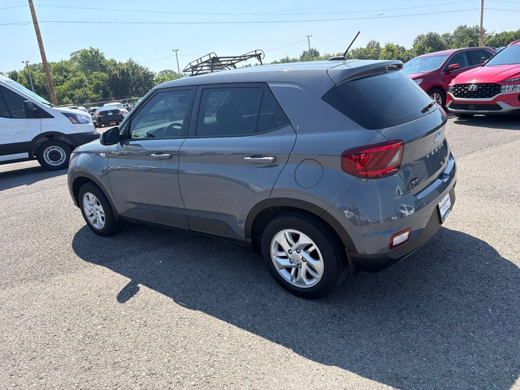 Used 2023 Hyundai Venue SE FWD image 5