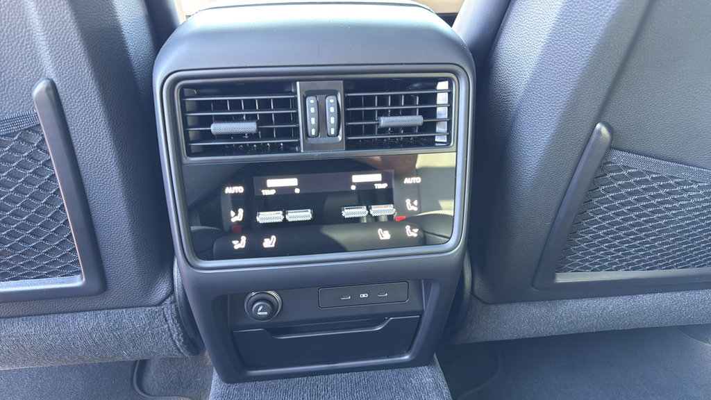 Used 2024 Porsche Cayenne S AWD/4WD image 24