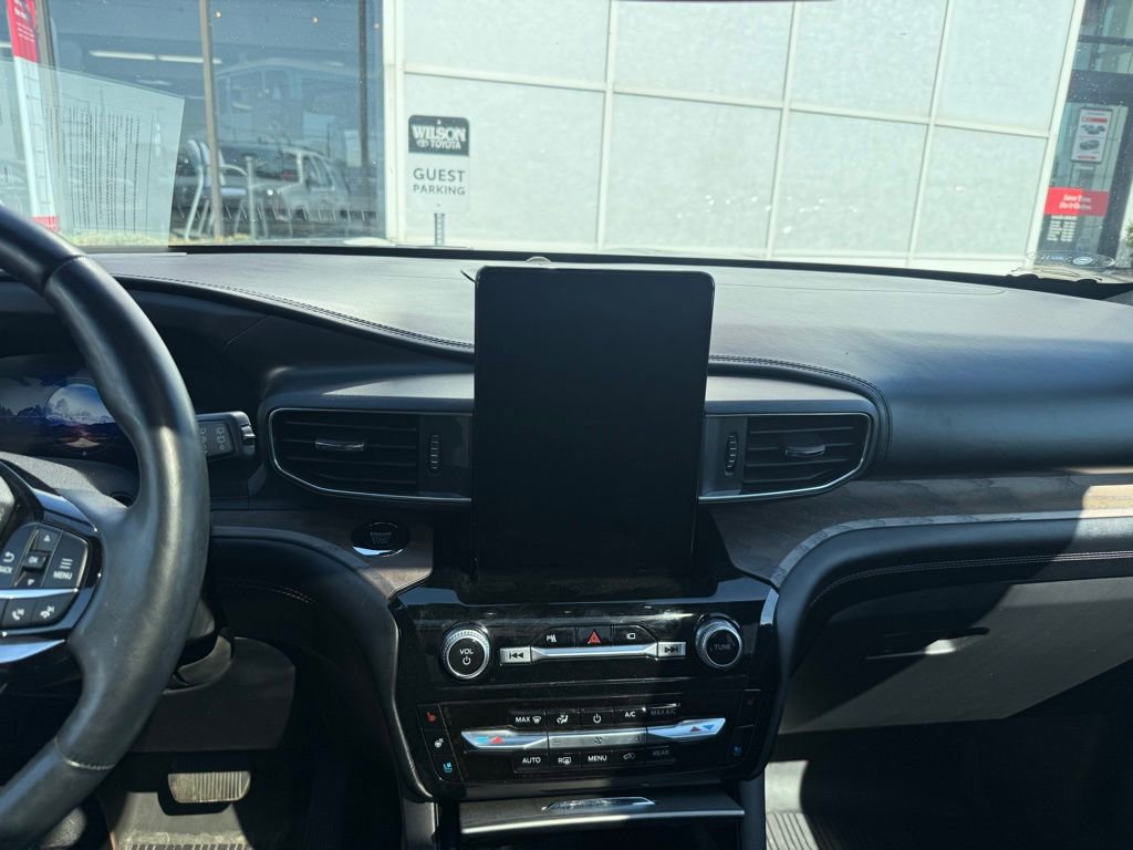 Used 2022 Ford Explorer Platinum w/ Equipment Group 601A AWD/4WD image 9