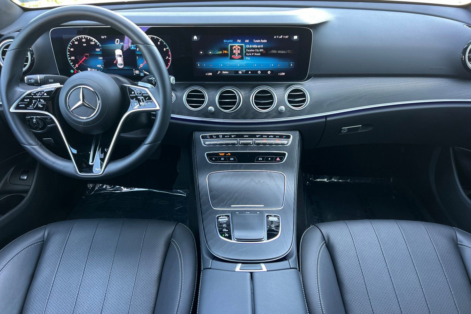 Used 2022 Mercedes-Benz E 350 Sedan image 3