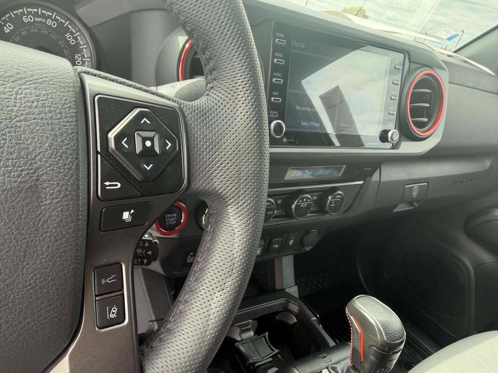 Used 2023 Toyota Tacoma TRD Sport w/ Technology Package image 19