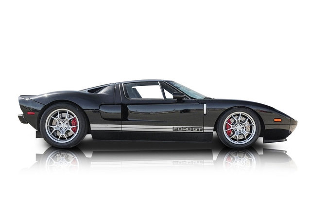 Used 2005 Ford GT RWD image 2