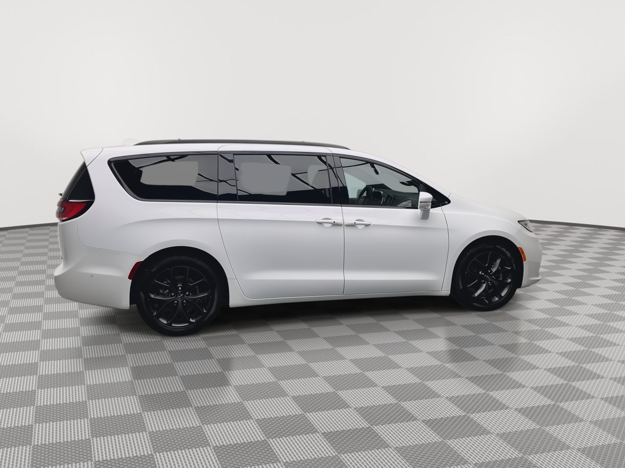 Used 2022 Chrysler Pacifica Limited w/ S Appearance Package FWD image 43