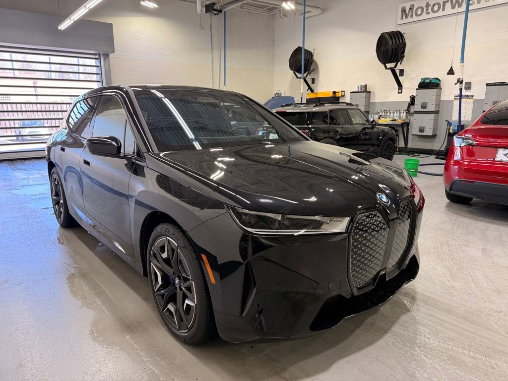 Used 2023 BMW iX xDrive50 w/ Premium Package AWD/4WD image 7