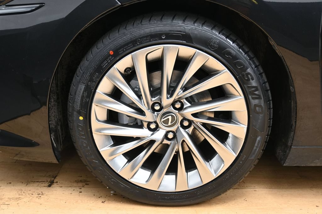 Used 2019 Lexus ES 350 Ultra Luxury w/ Accessory Package 2 FWD image 13