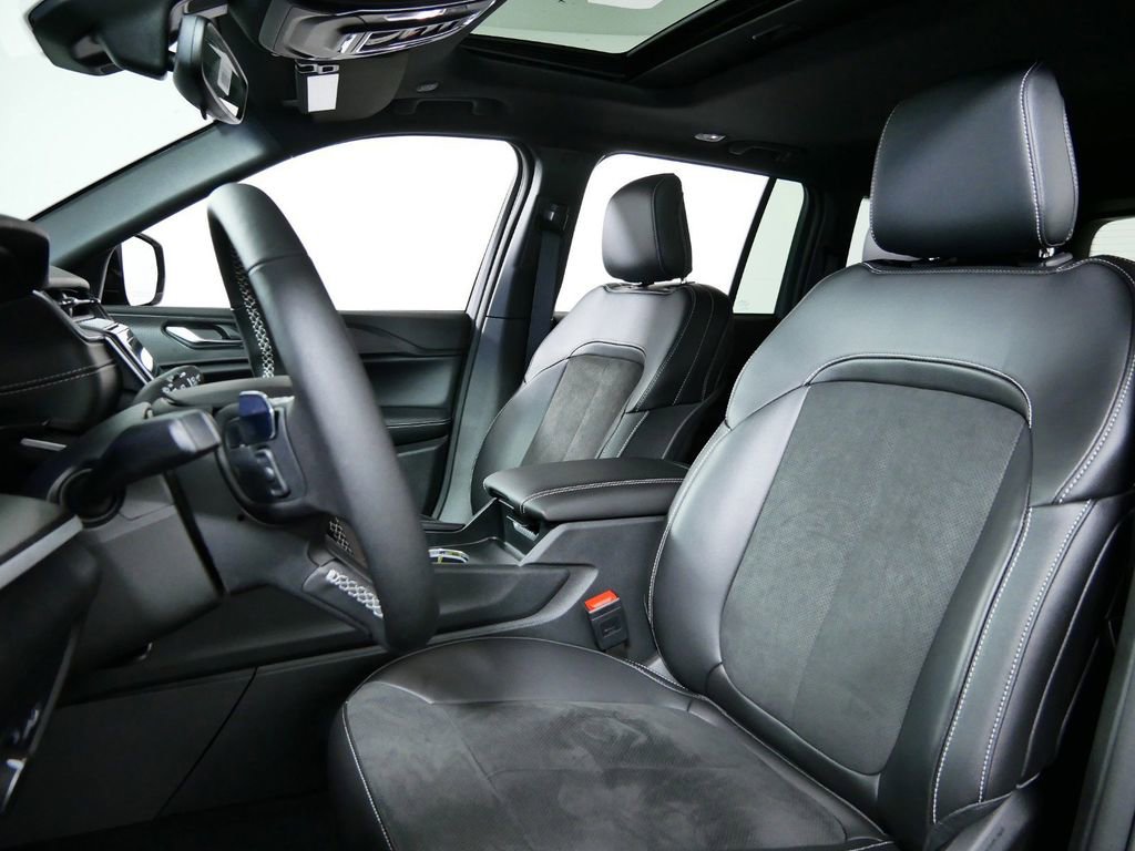 Used 2024 Jeep Grand Cherokee Altitude image 35