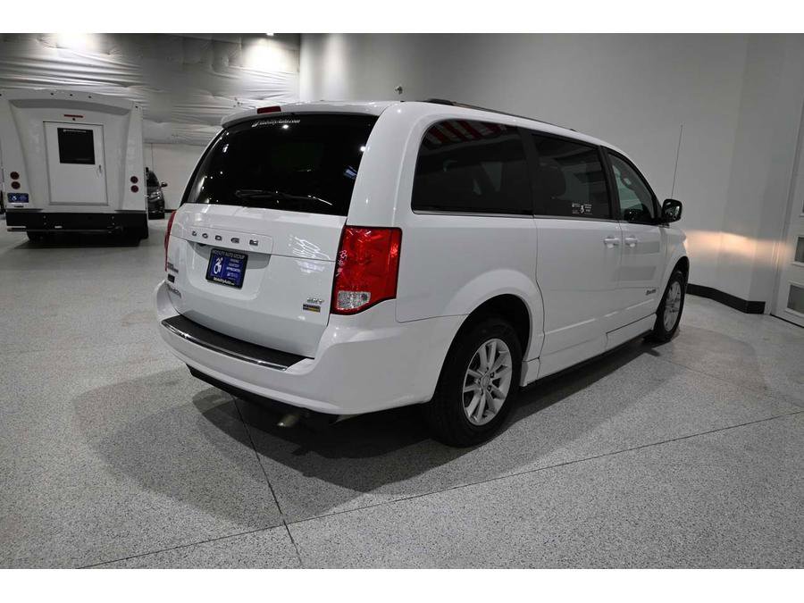 Used 2019 Dodge Grand Caravan SXT image 6