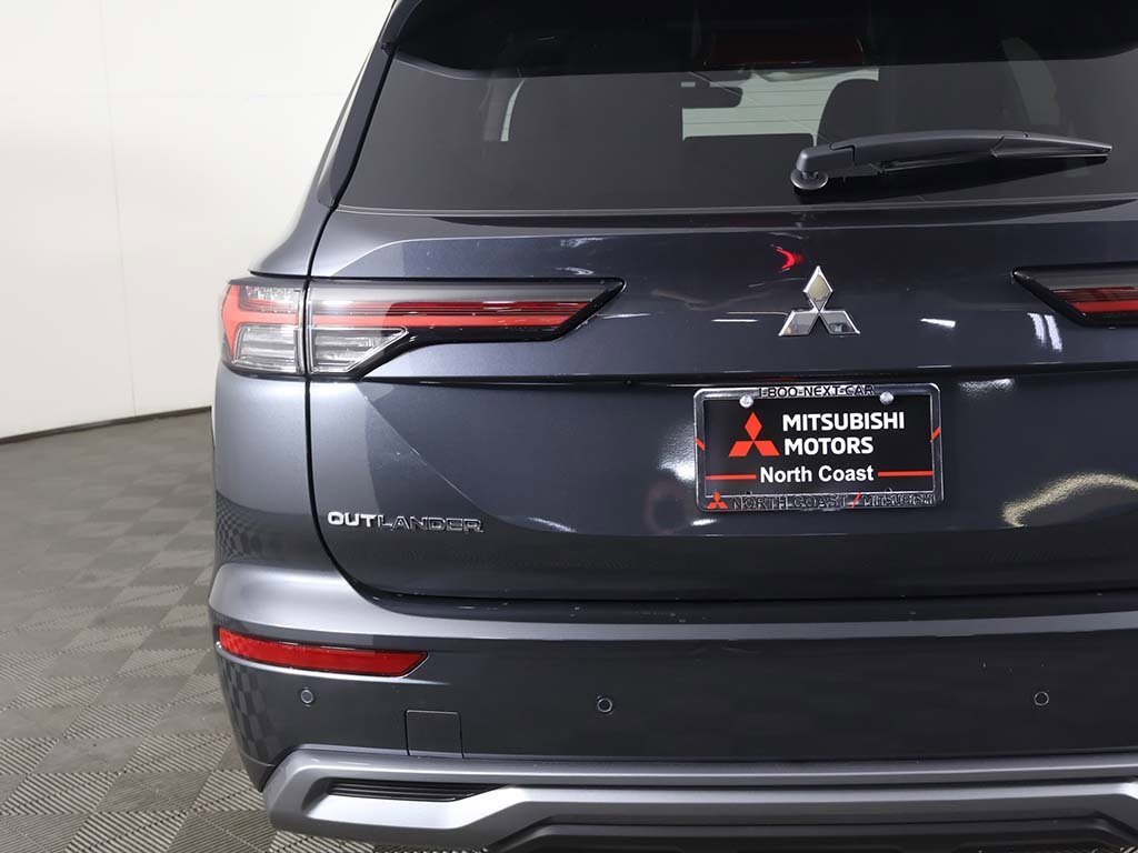 New 2025 Mitsubishi Outlander SE image 19